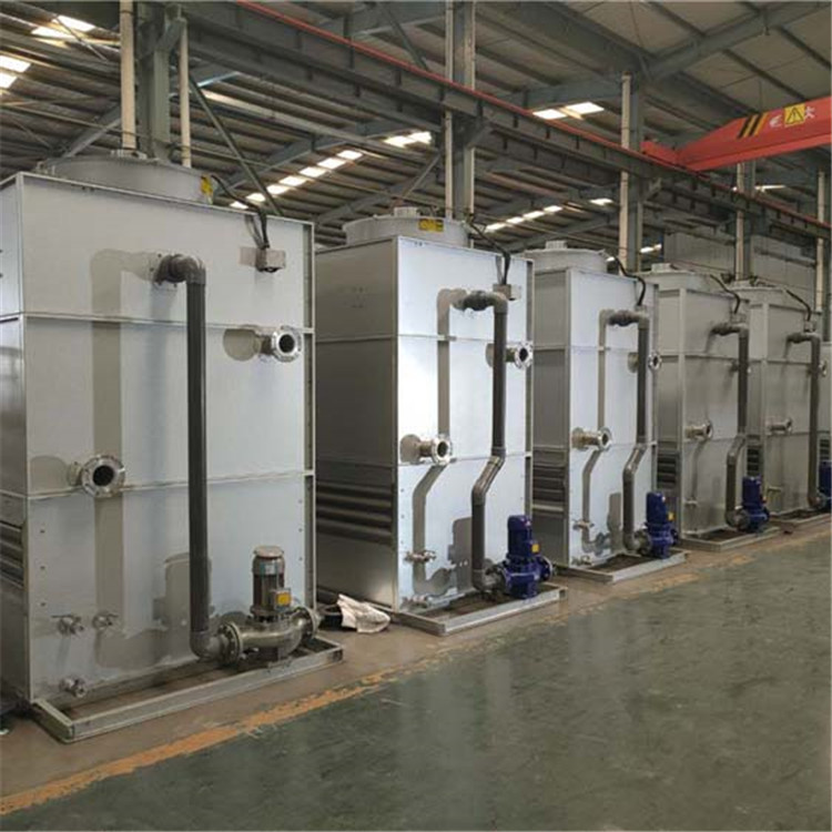 閉式冷卻塔的安裝現(xiàn)場(chǎng)